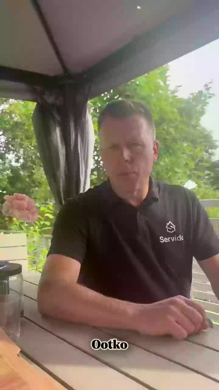 Servido's Otto introducing the bathroom deep clean