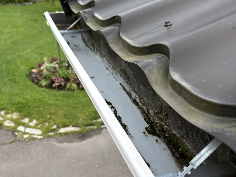 The same gutter clean and empty after cleaning