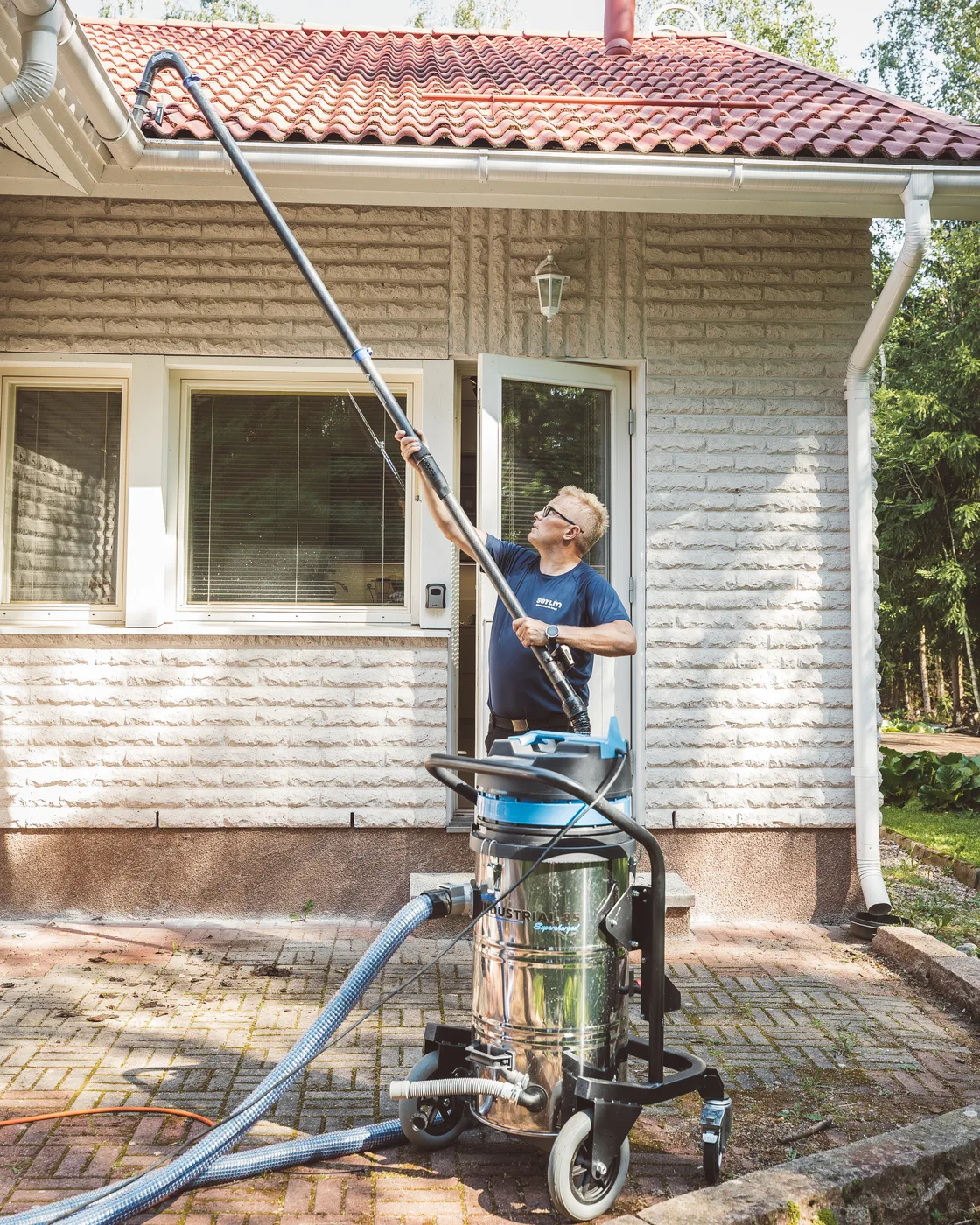 Gutter before emptying — moss and grime in standing water